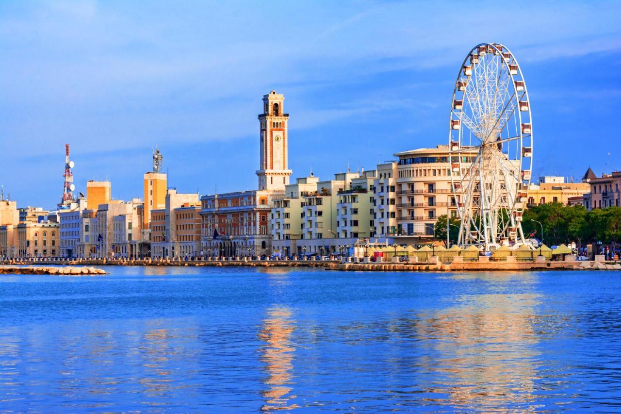 Seagull Apartments - Front And Sea View & Airport Bari Exteriör bild
