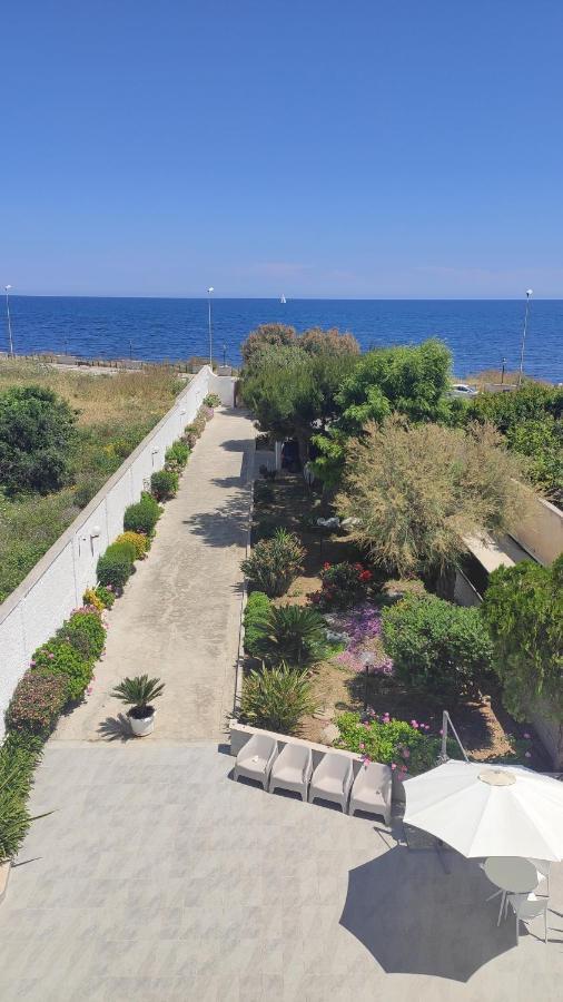 Seagull Apartments - Front And Sea View & Airport Bari Exteriör bild