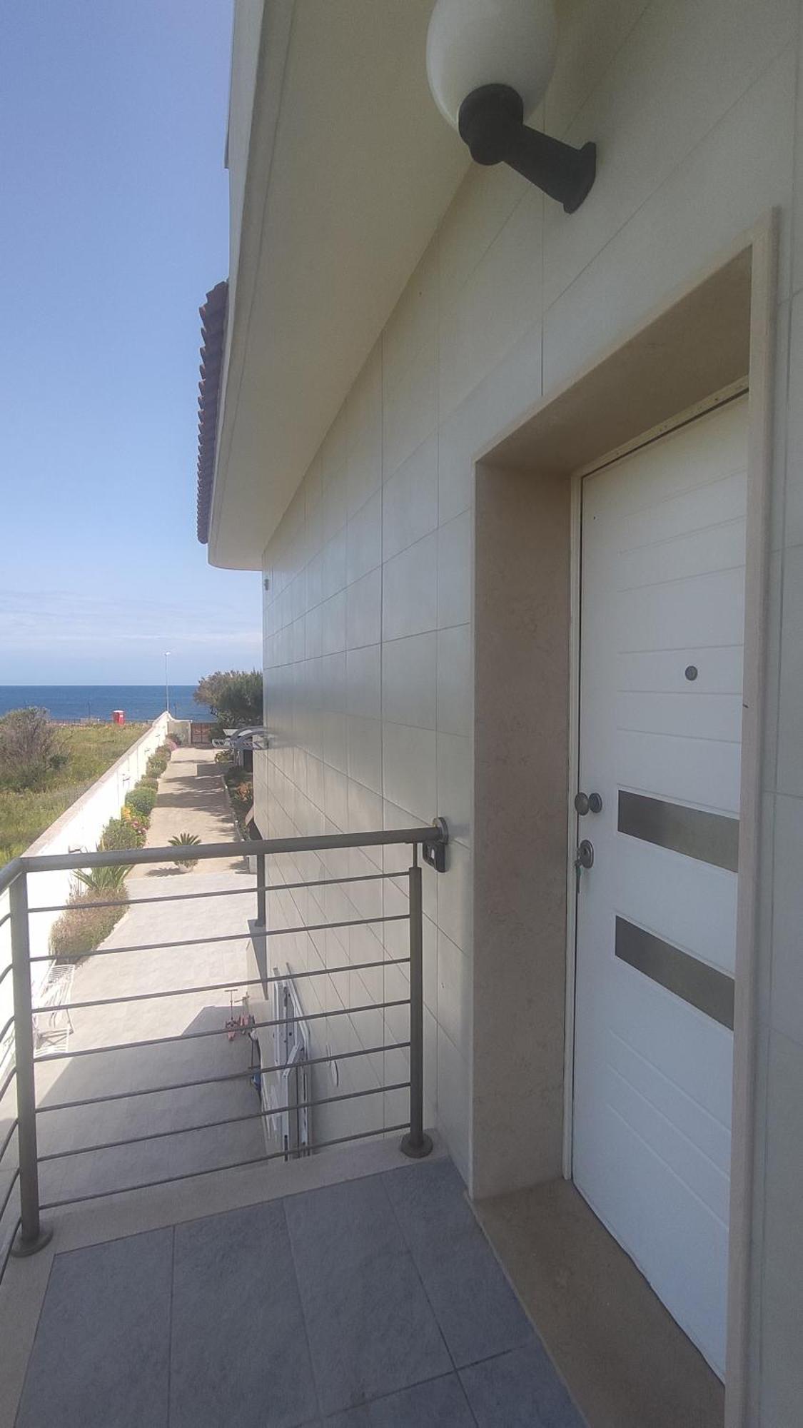 Seagull Apartments - Front And Sea View & Airport Bari Exteriör bild